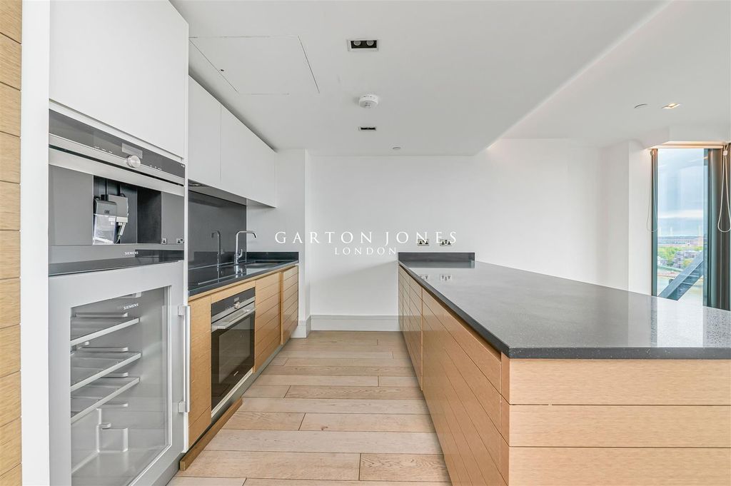 Property photo 3 of 24 Kitchen