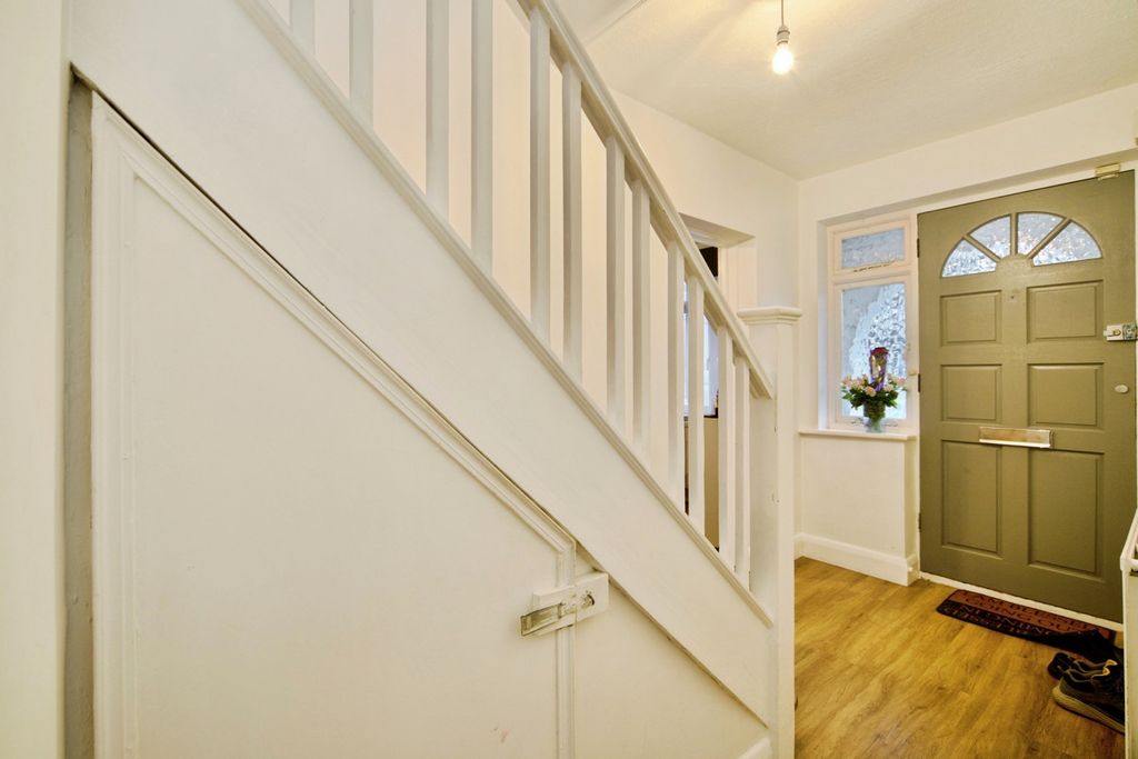 Property photo 2 of 32