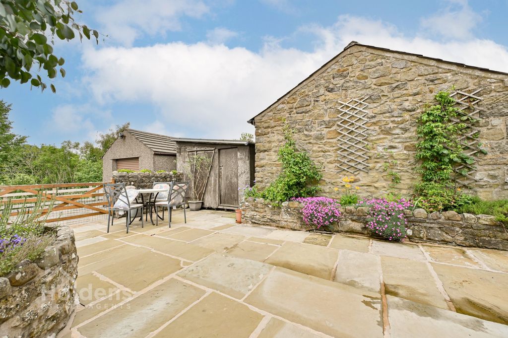 Property photo 3 of 25