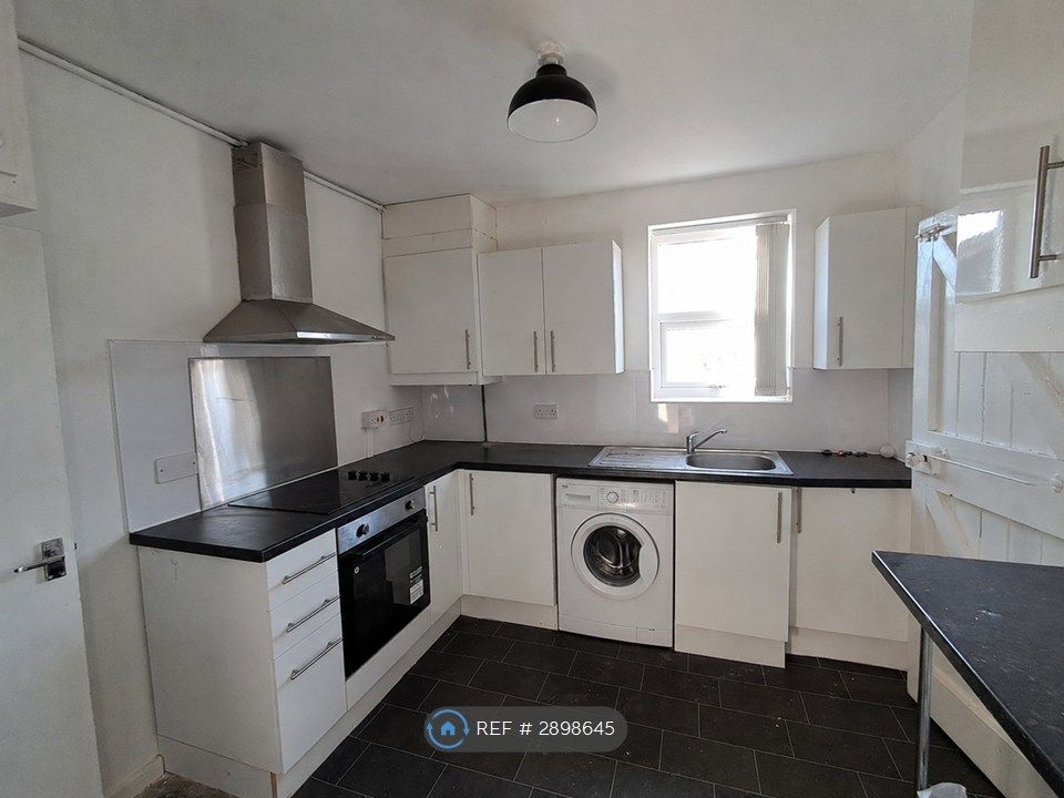 Property photo 3 of 13 Kitchen