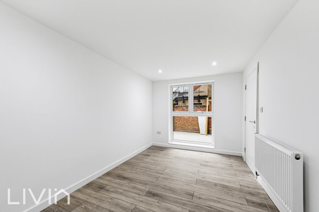 Property photo 3 of 10 4