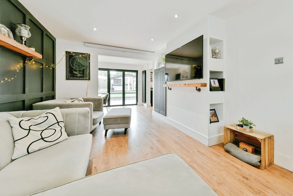 Property photo 2 of 25 Pbox-Img.Jpg
