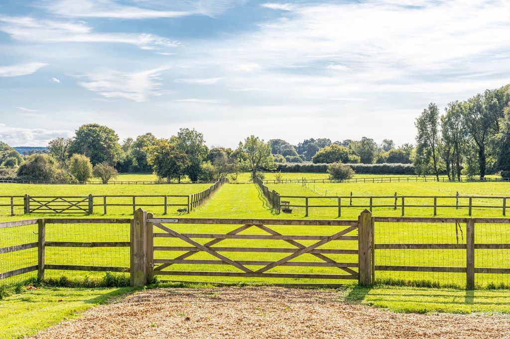 Property photo 2 of 25