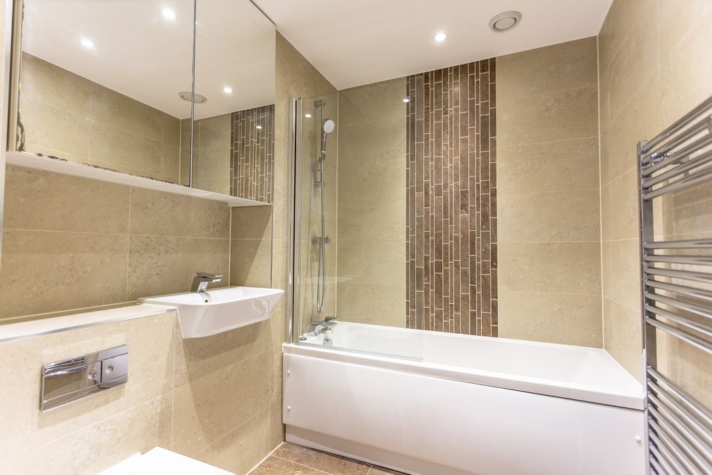 Property photo 2 of 12 Bathroom