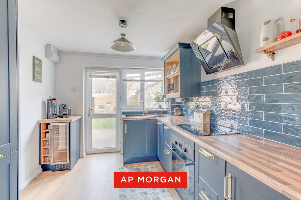 Property photo 2 of 15 Picture No. 13