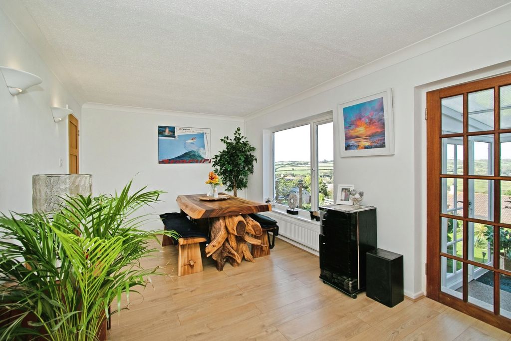 Property photo 3 of 26 Pbox-Img.Jpg