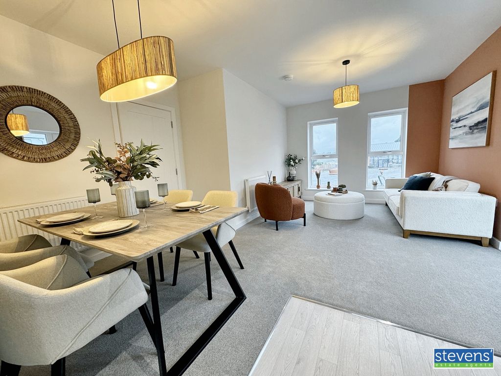 Property photo 2 of 16 Image00014