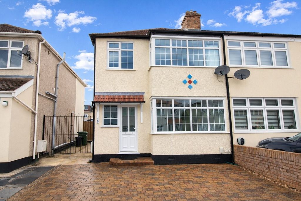 Property photo 1 of 18 Front