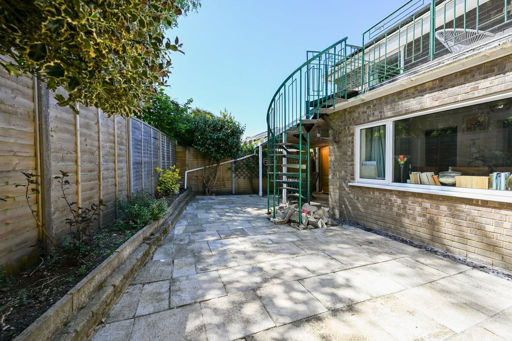 Property photo 3 of 14