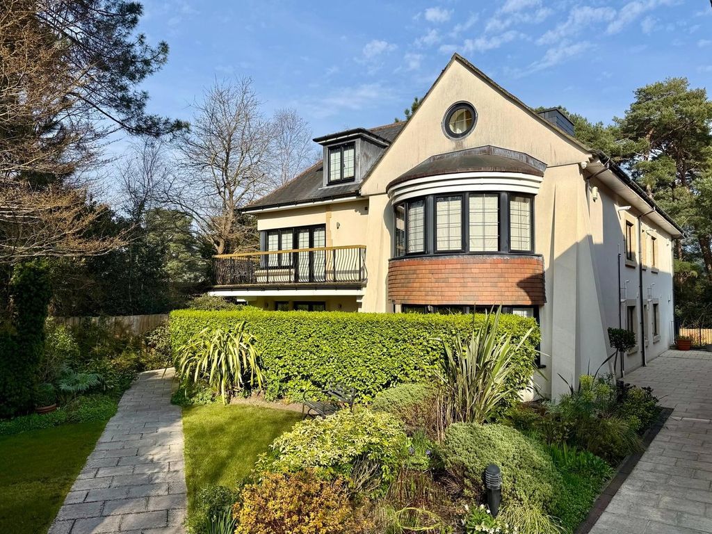 Property photo 1 of 28