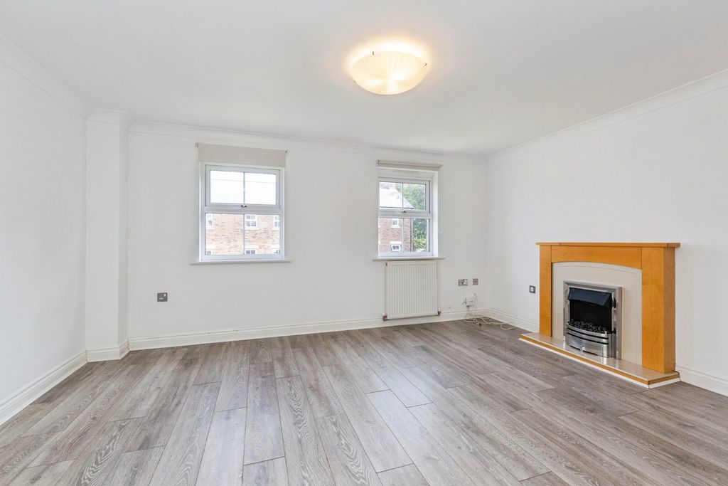 Property photo 2 of 17 Photo