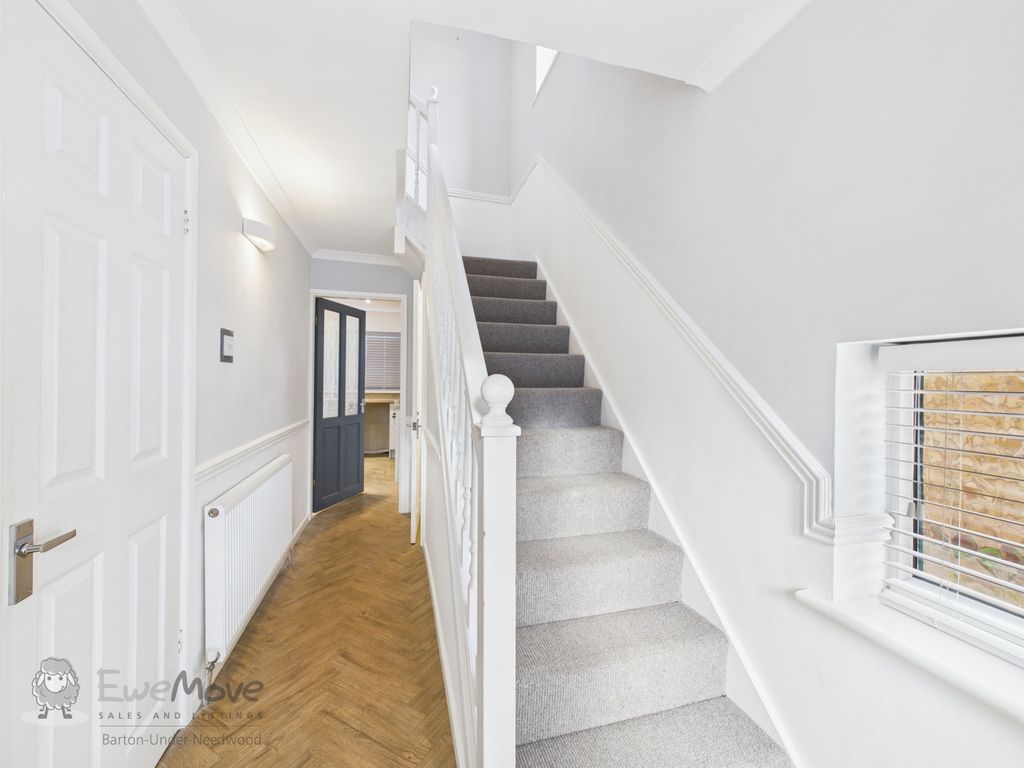 Property photo 2 of 16 Hallway