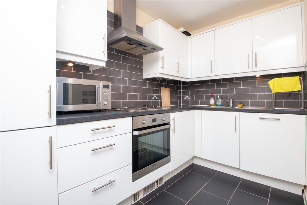 Property photo 3 of 15 50Man_8.Jpg