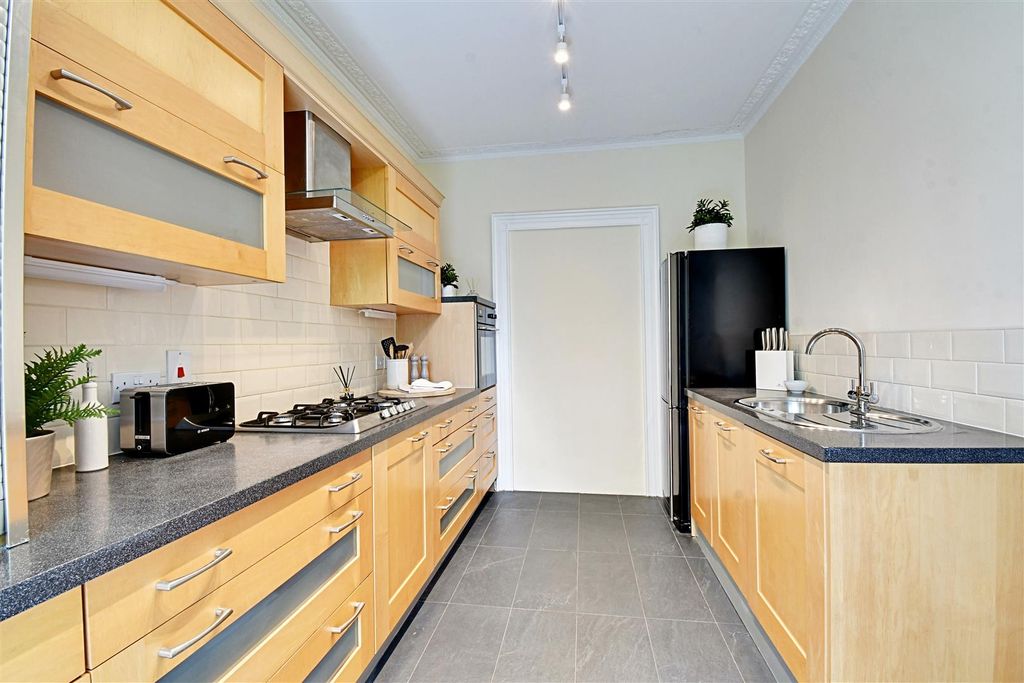 Property photo 3 of 27 Kitchen 1.Jpg