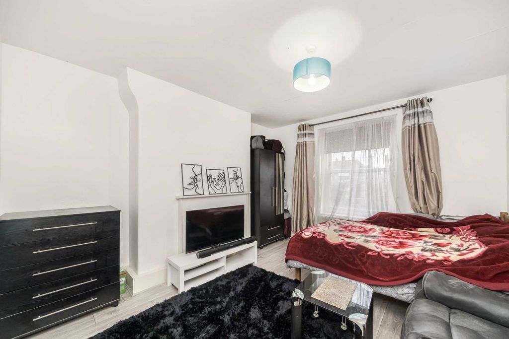 Property photo 2 of 5