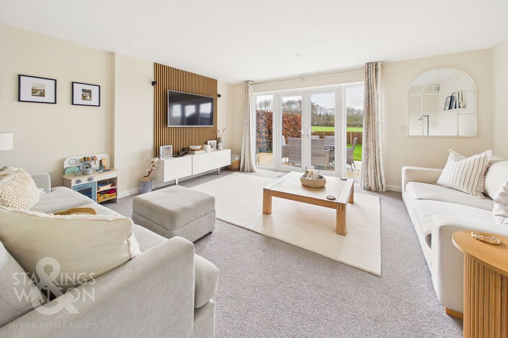 Property photo 2 of 21