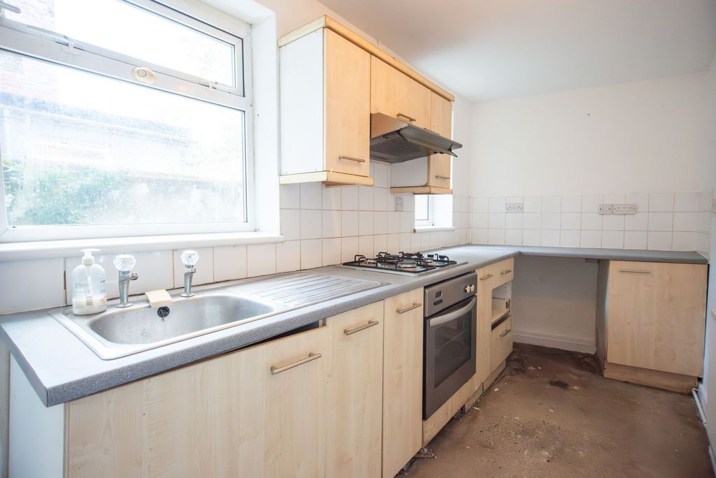 Property photo 2 of 12 Kitchen