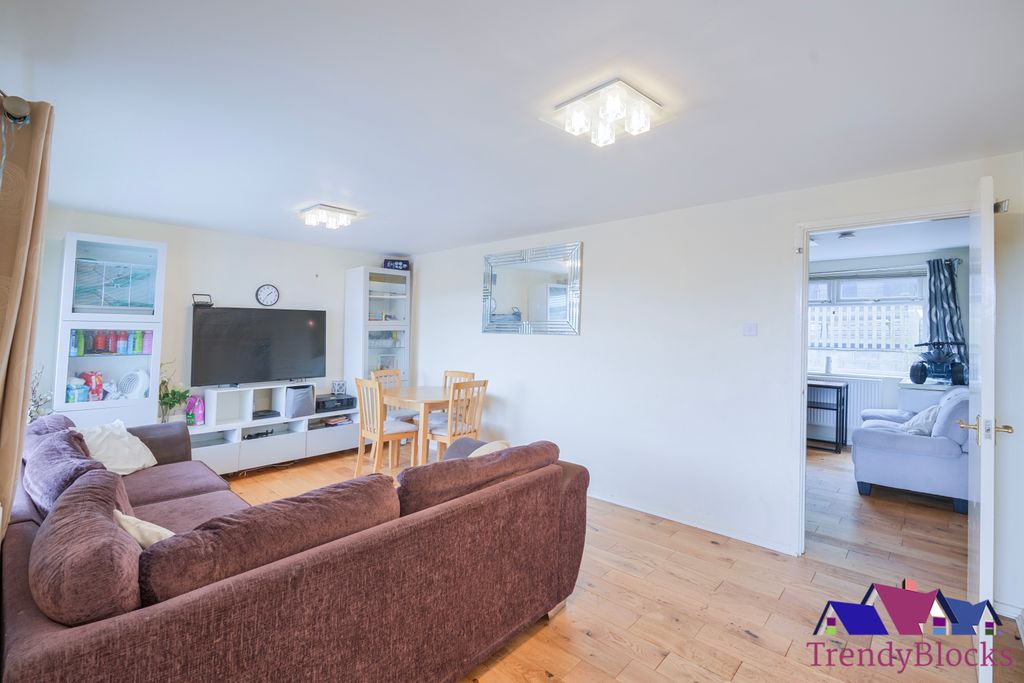 Property photo 2 of 27