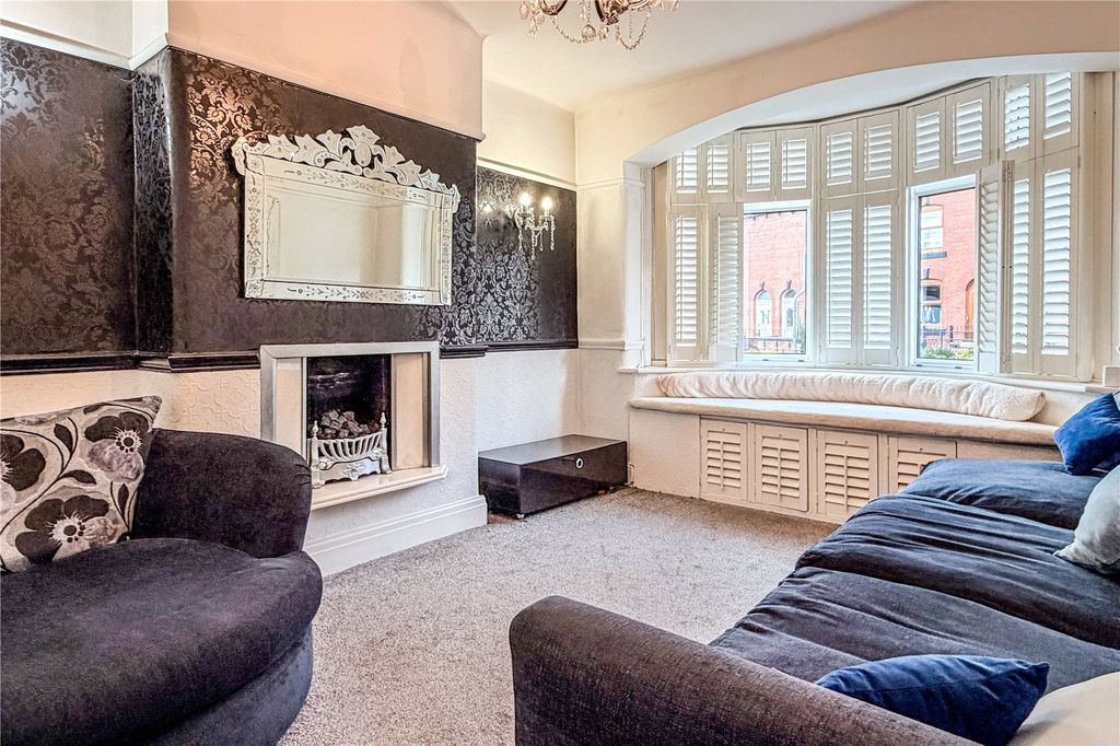 Property photo 3 of 23 Lounge