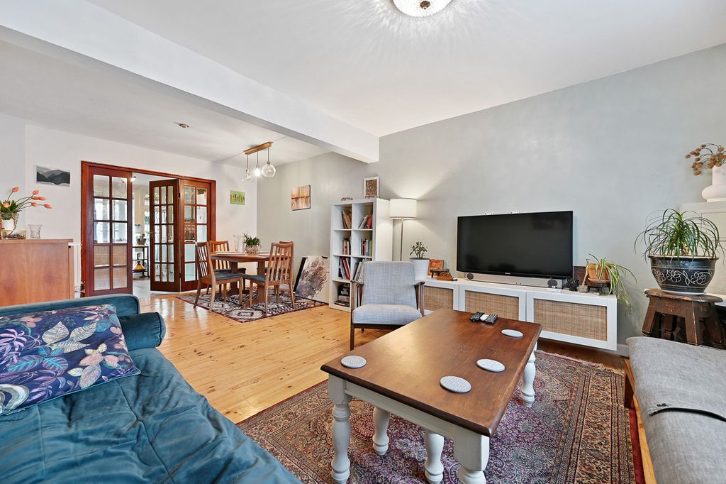 Property photo 2 of 26