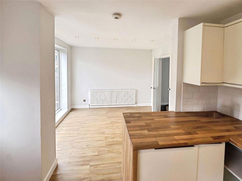 Property photo 3 of 12 Kitchen