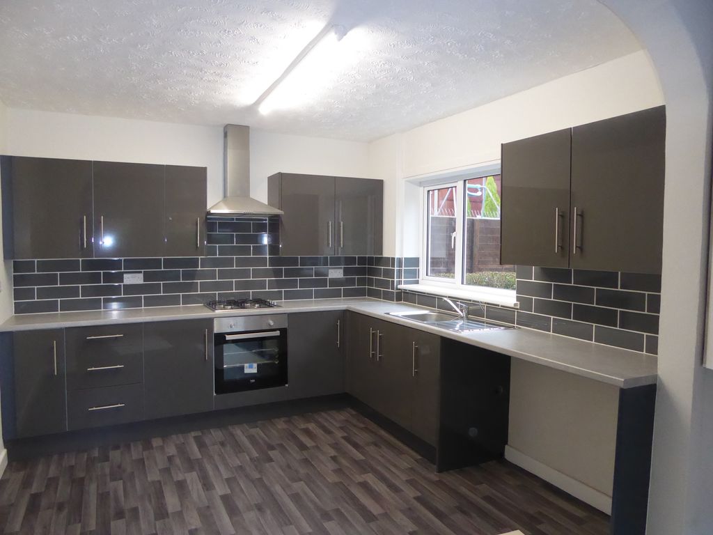 Property photo 1 of 8 Kitchen