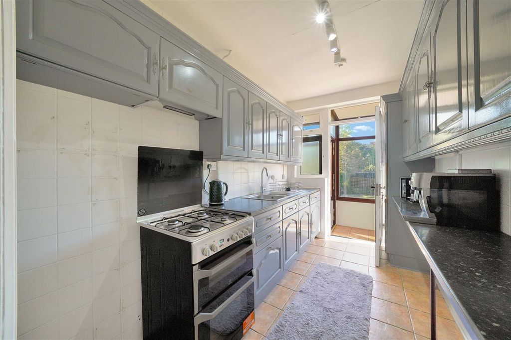 Property photo 2 of 19 36 Cavendish Avenue - 3Jwyxdnwdmt2Bbank5Fv.Jpg