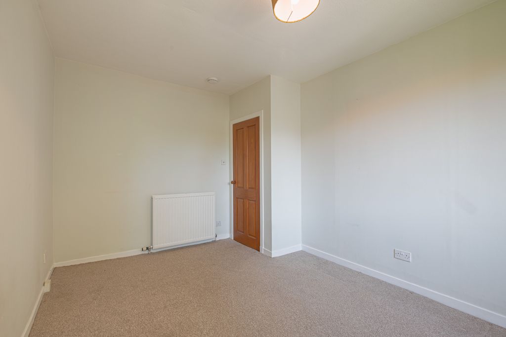 Property photo 2 of 10 Living2