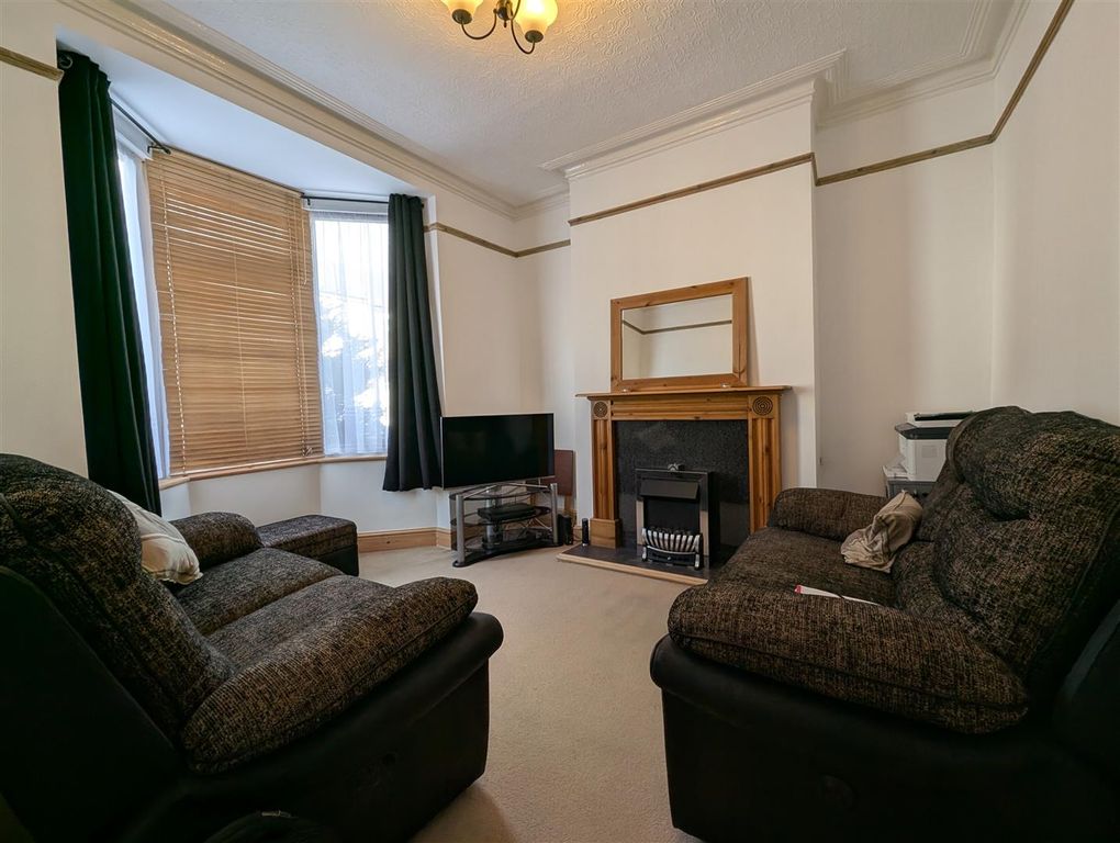 Property photo 2 of 10 Lounge