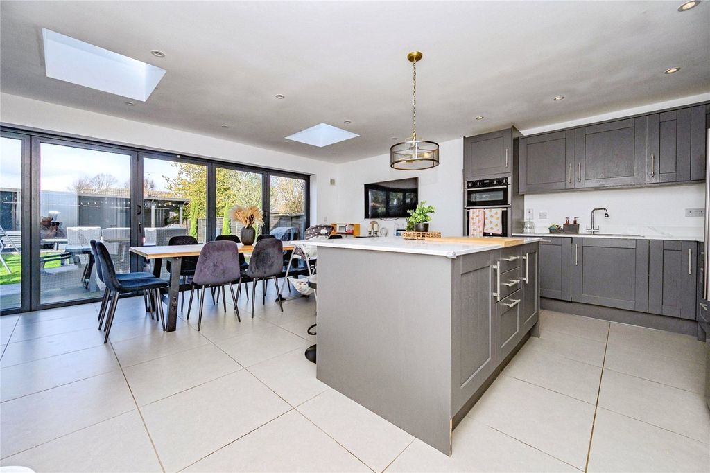 Property photo 3 of 16 Kitchen/Dining Area