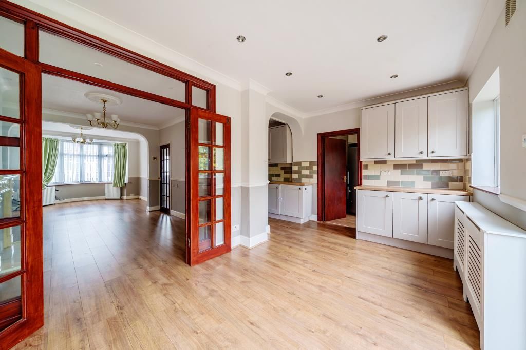 Property photo 3 of 10 Kitchen