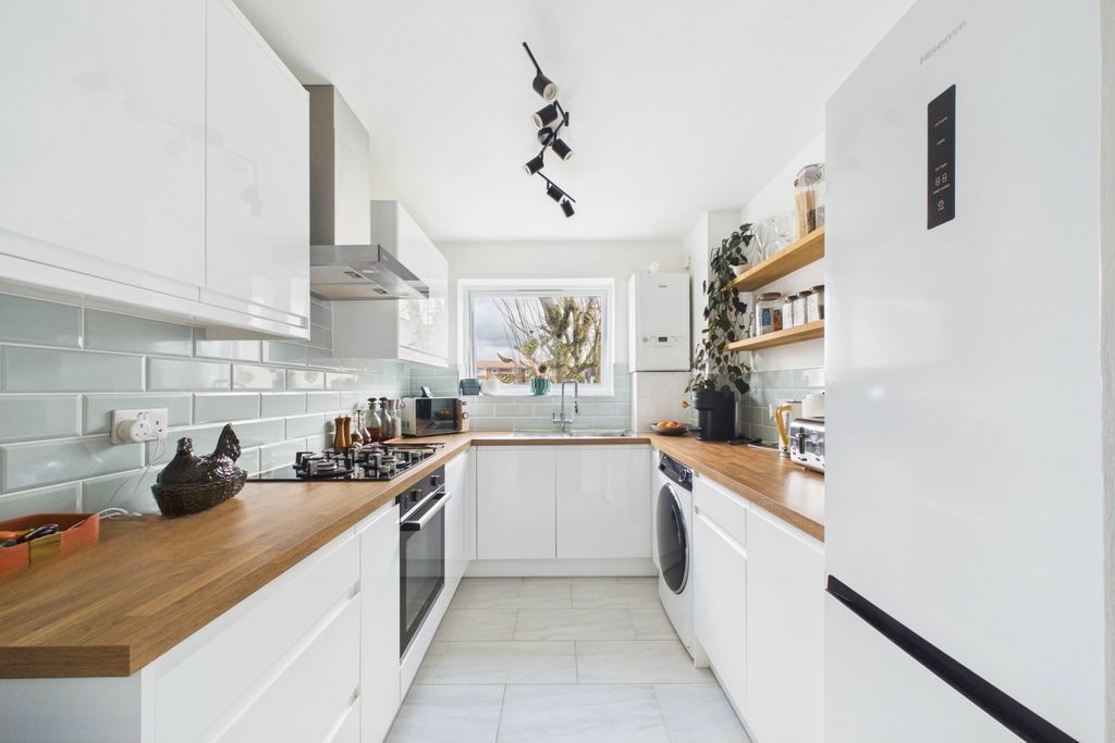 Property photo 2 of 9 Kitchen