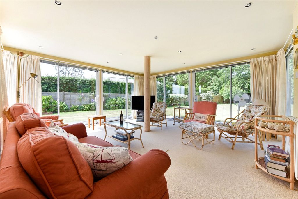 Property photo 3 of 17 Sitting Room