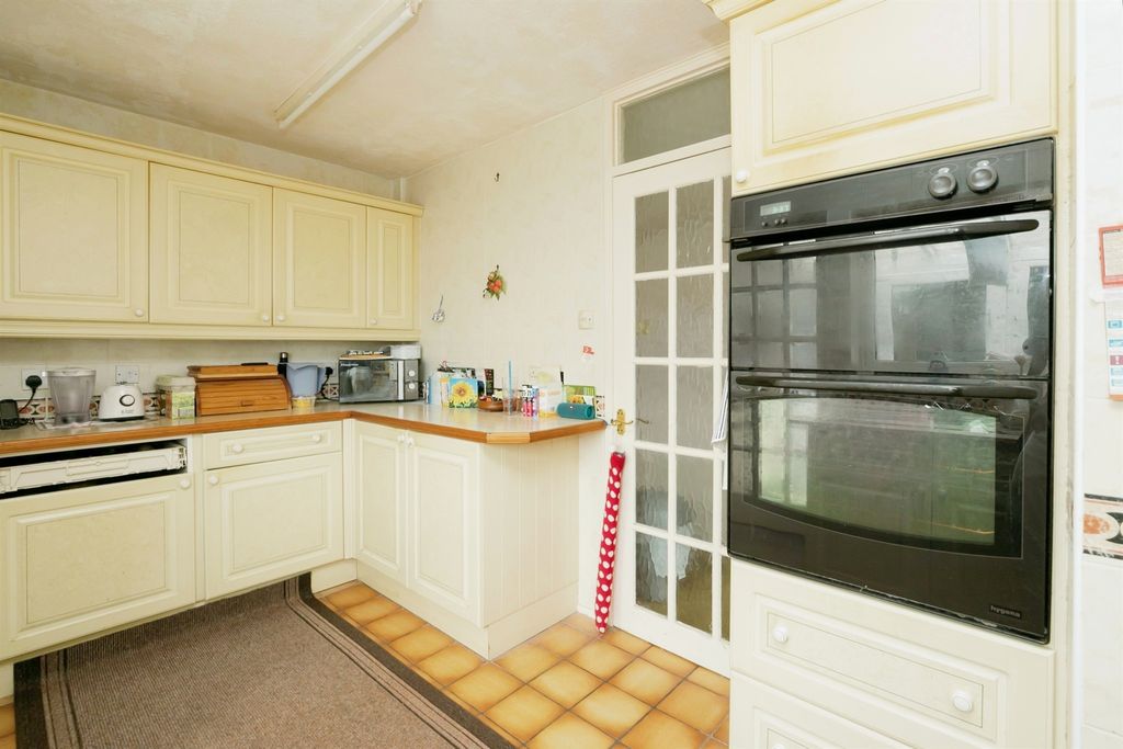 Property photo 3 of 16