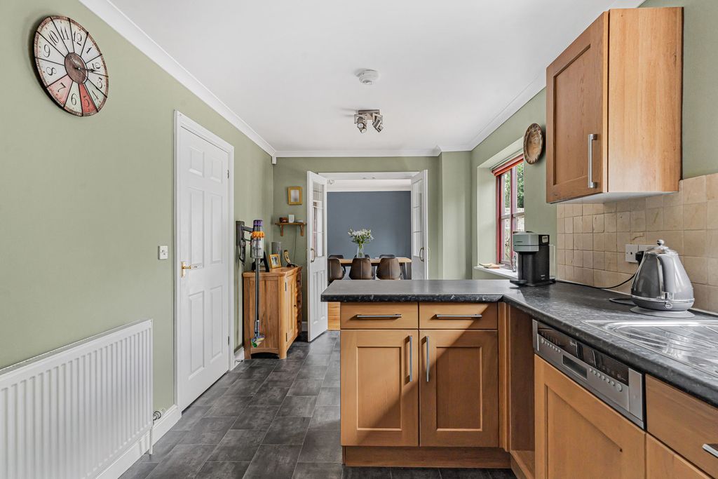 Property photo 3 of 19 Kitchen
