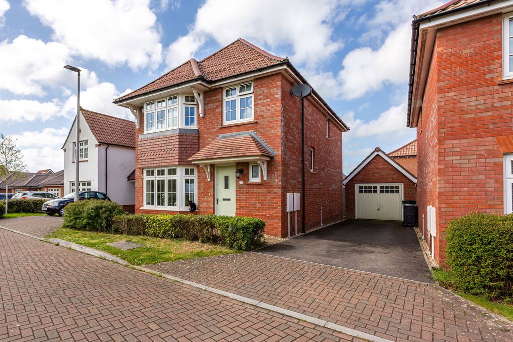 Property photo 1 of 28