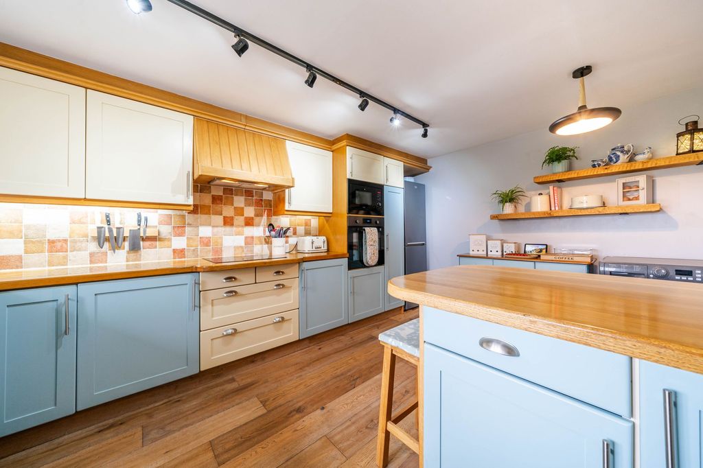 Property photo 3 of 25 Quality Kitchen/Breakfast Room