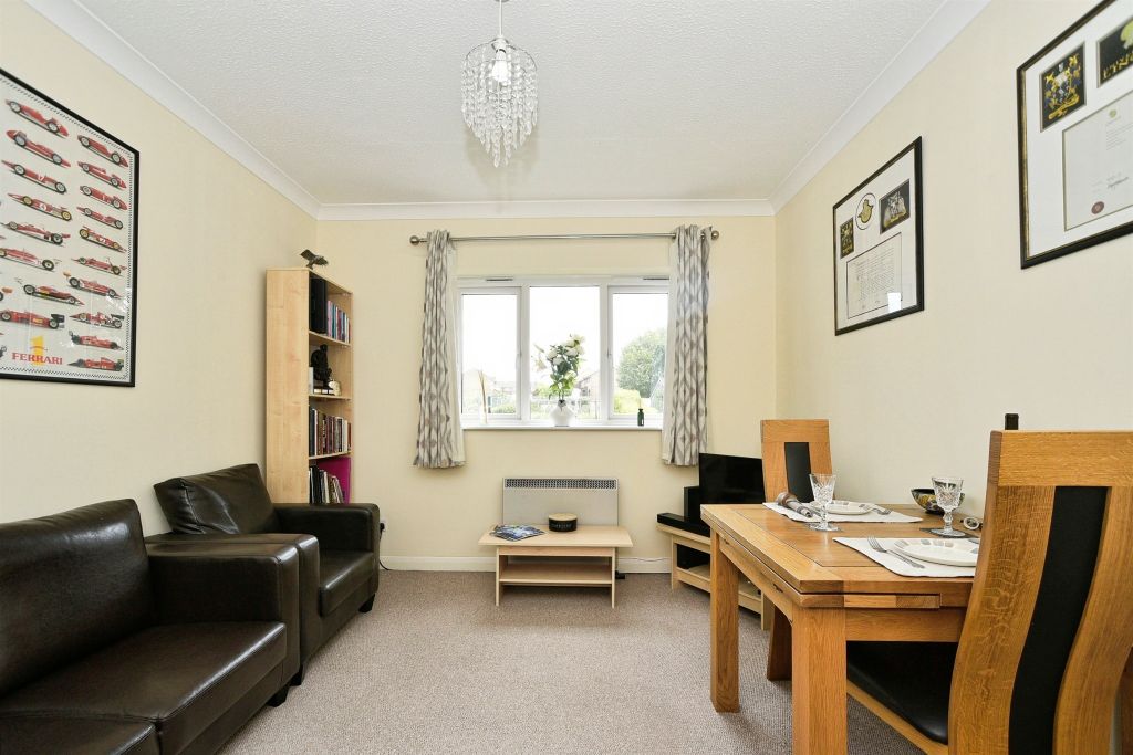 Property photo 2 of 8