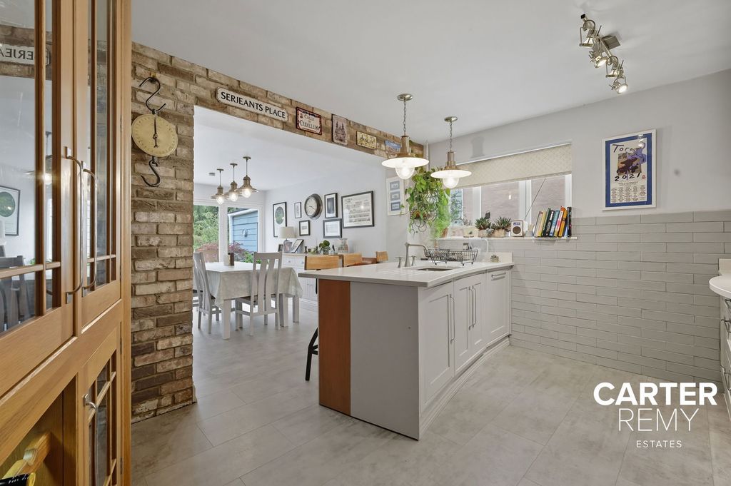 Property photo 2 of 27