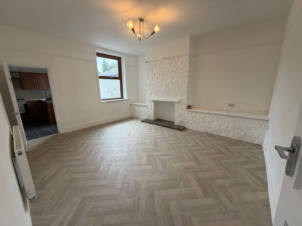 Property photo 3 of 18 Dining Room