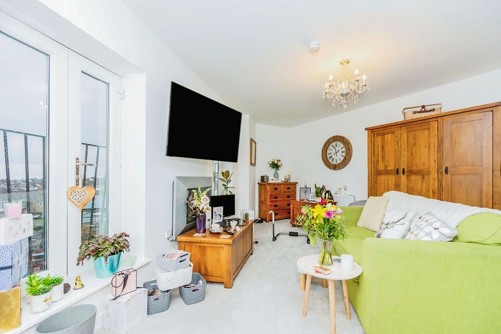 Property photo 1 of 16 Image