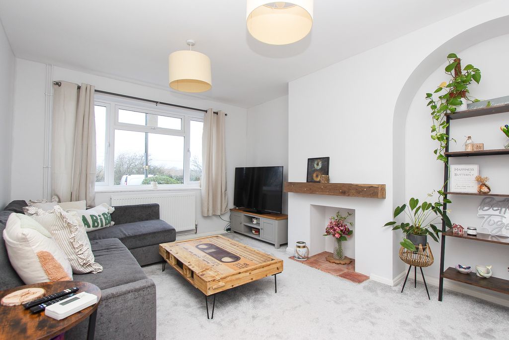 Property photo 3 of 14 Lounge