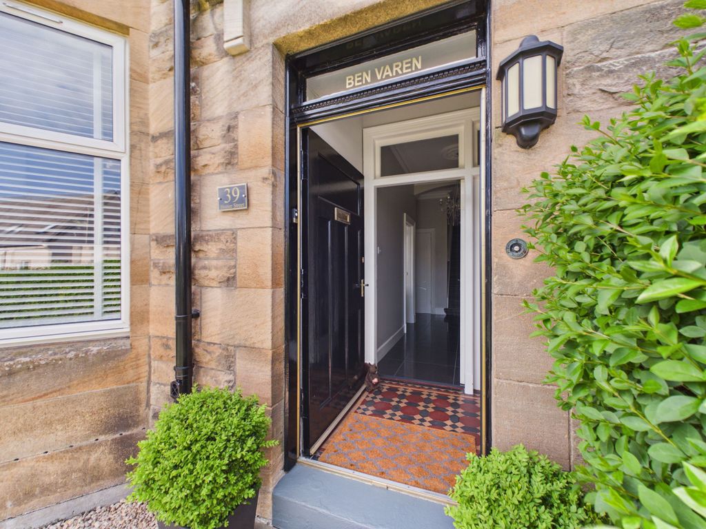 Property photo 2 of 30