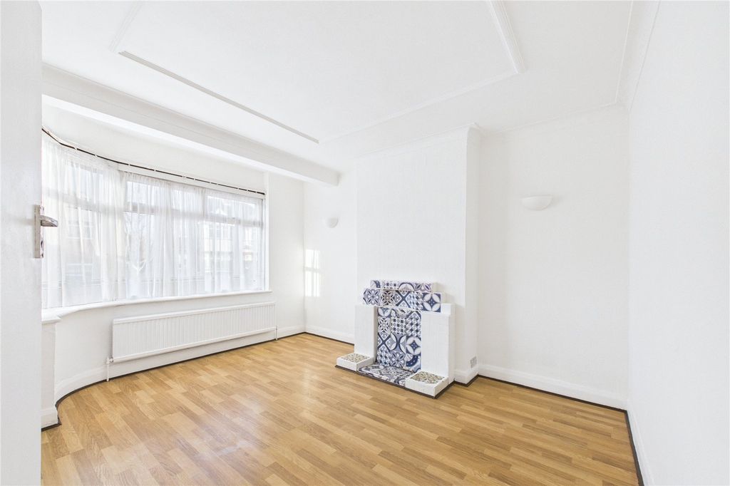 Property photo 3 of 22 Picture No. 05