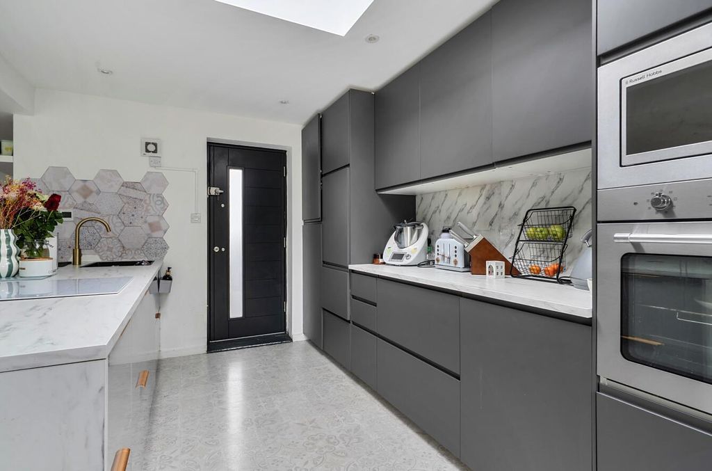 Property photo 3 of 18 1417418-6-69970517Cdb0B.Jpg