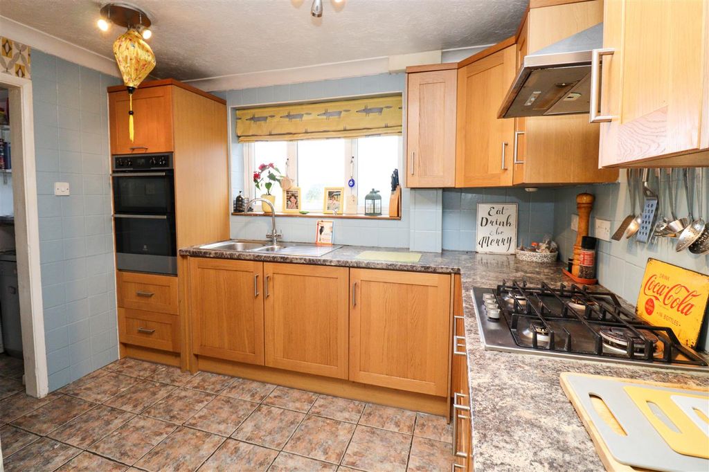 Property photo 2 of 14 Kitchen