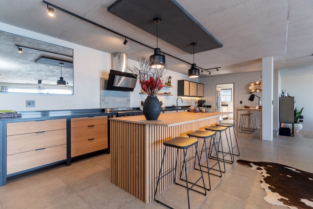 Property photo 3 of 39