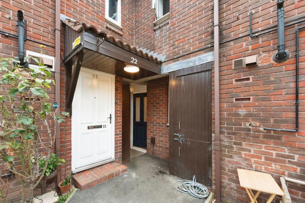 Property photo 1 of 16 External