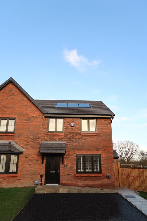 Property photo 2 of 14 Double Drive Way