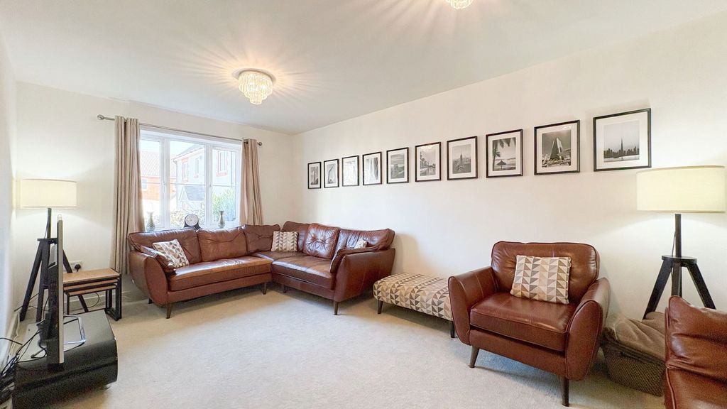 Property photo 2 of 25